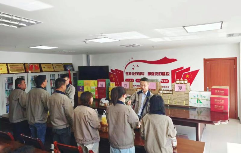 情系職工，夏送清涼&mdash;&mdash;朝物開(kāi)投公司開(kāi)展夏日送清涼活動(dòng)