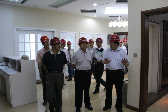 青海省經(jīng)濟委員會黨組書記、主任，省國資委  黨委副書記、副主任吳海昆實地考察物產(chǎn)集團重點項目