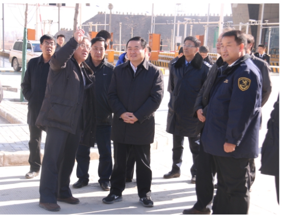 省委副書記、省長郝鵬視察青海曹家堡保稅物流中心