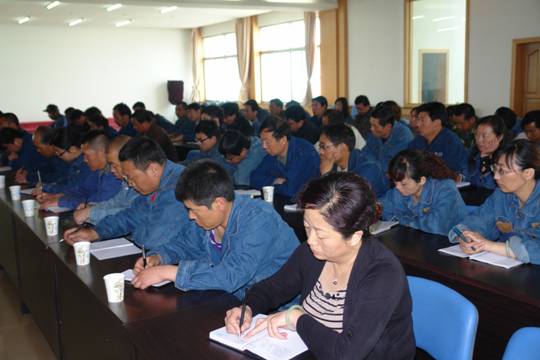 青海物產(chǎn)工業(yè)投資有限公司、青海長春炭素有限公司召開貫徹省第十二次黨代會精神學(xué)習(xí)傳