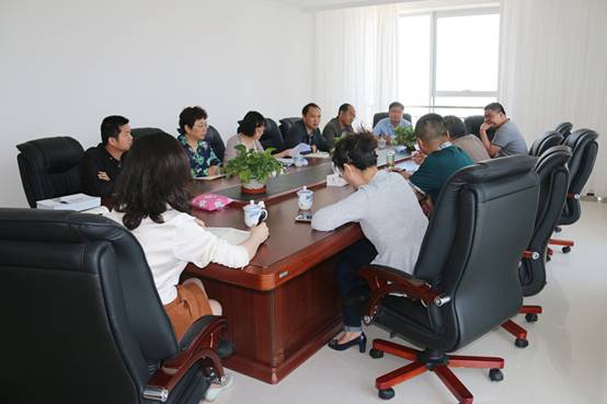 省商務(wù)廳副廳長朱小青協(xié)同西寧海關(guān)、省檢驗檢疫局一行深入企業(yè)就保稅物流中心封關(guān)運營